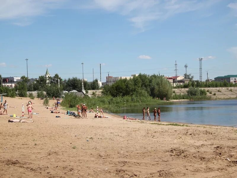 Займище казань пляж. На пляже купание. Озеро локомотив казань. Пляж казань можно купаться. Камское море казань.
