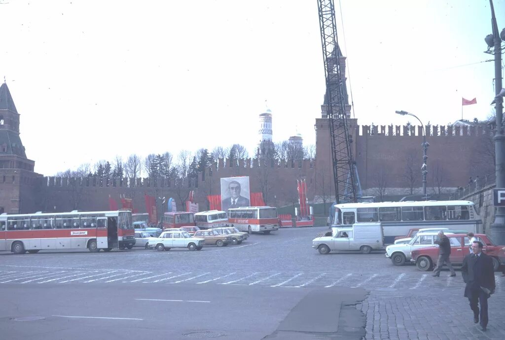 Москва 1982 фото. Москва 1982. москва 1982 год. 1982 год ссср москва. красная площадь 1982 год.