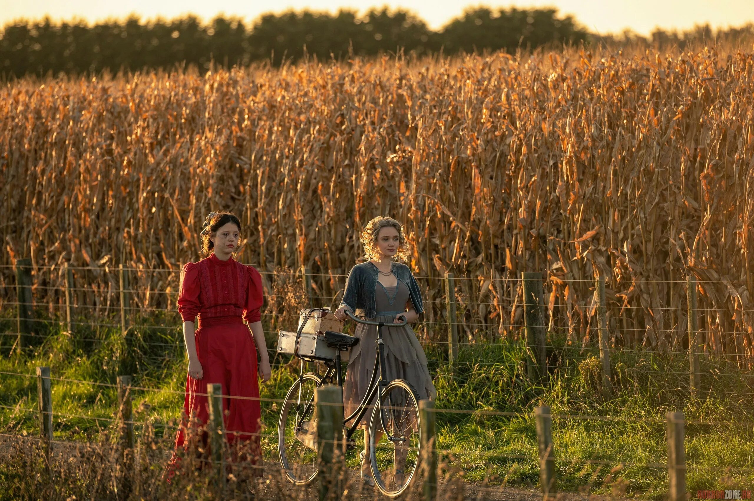 Перл 720. Перл фильм 2025. эмма дженкинс-пурро. mia goth pearl, 2025.