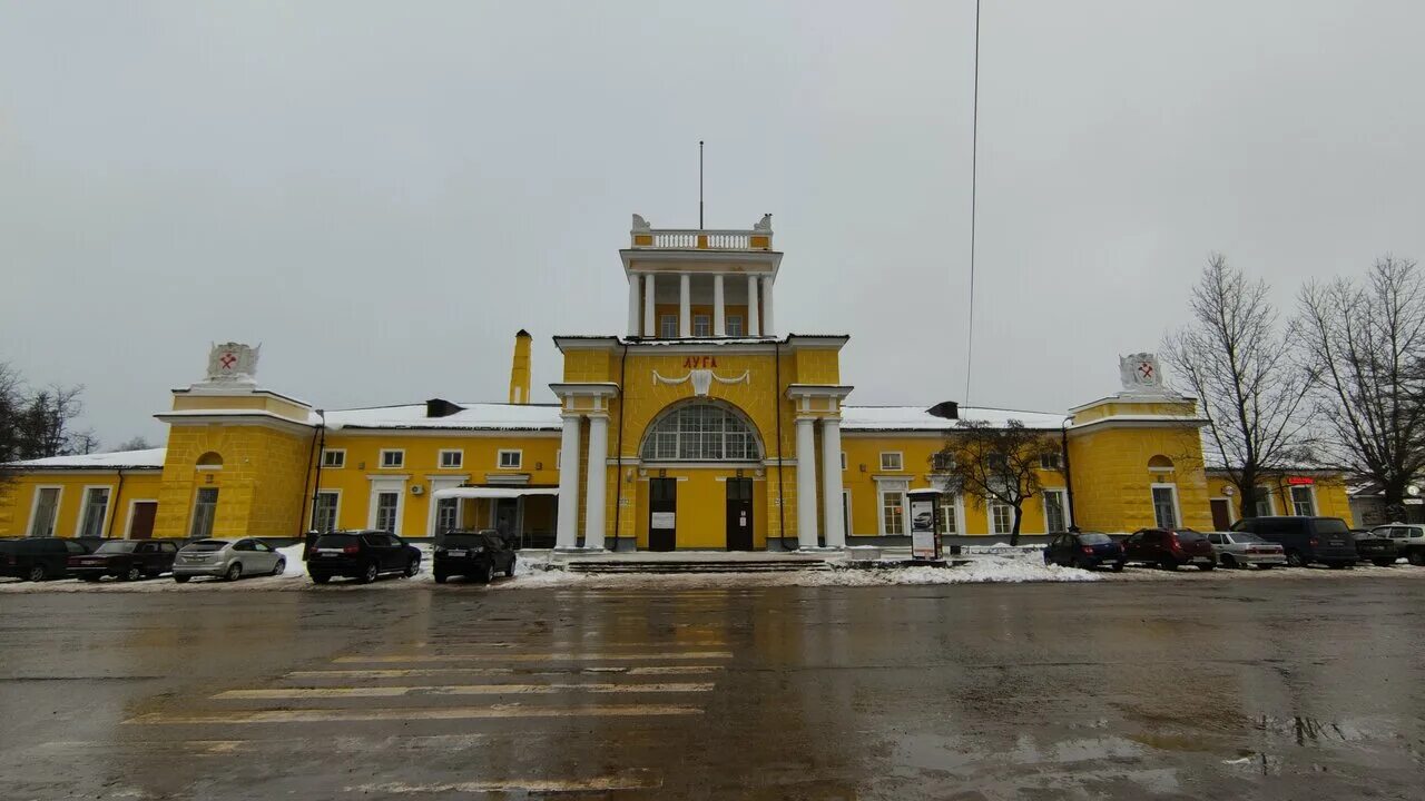 Вокзал луга 1. Вокзал город луга. Вокзал город луга. Вокзал город луга. Луга город ленинградская.