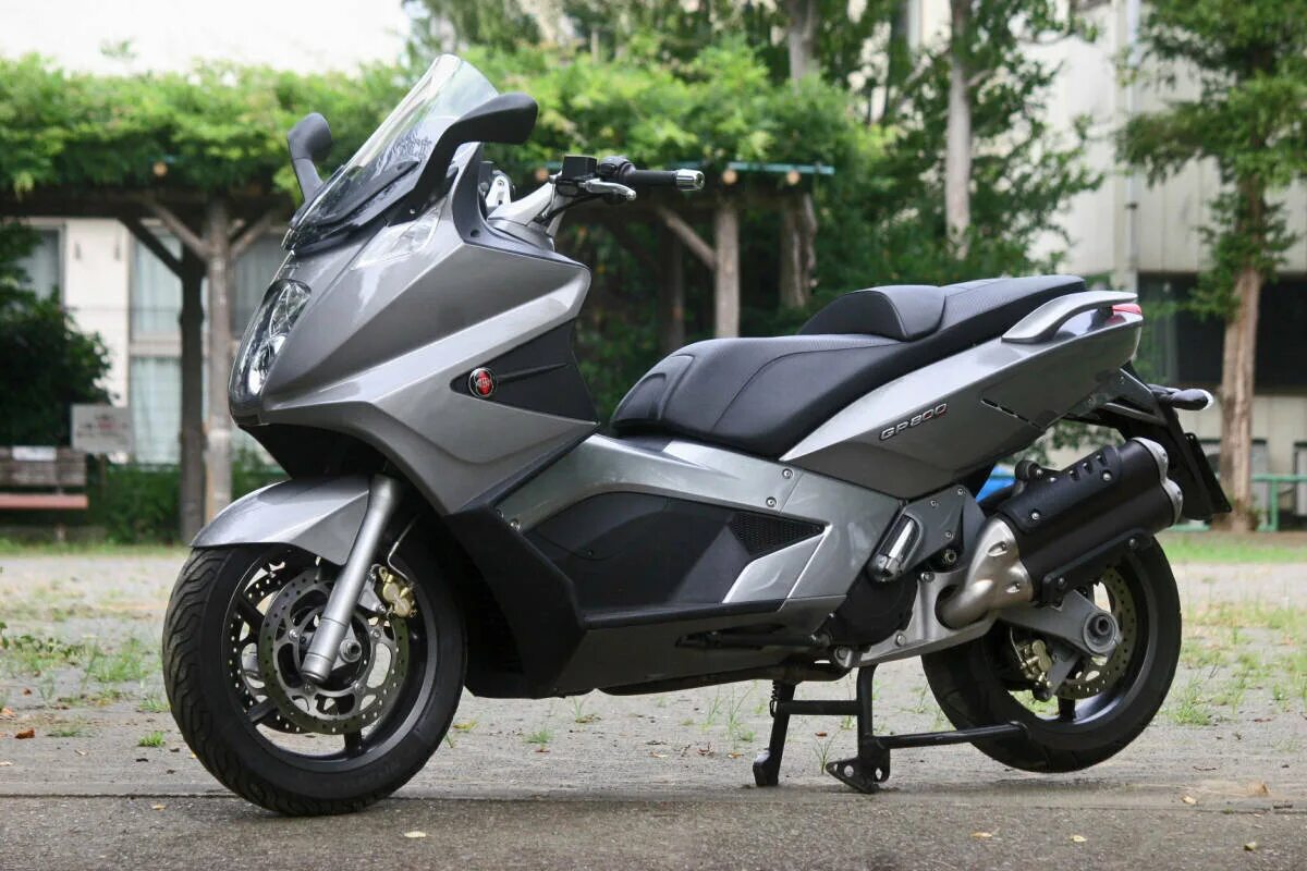 Макси скутер Гилера 800. Априлия 850 максискутер. Aprilia 800. Aprilia gp800. Мощный мопед