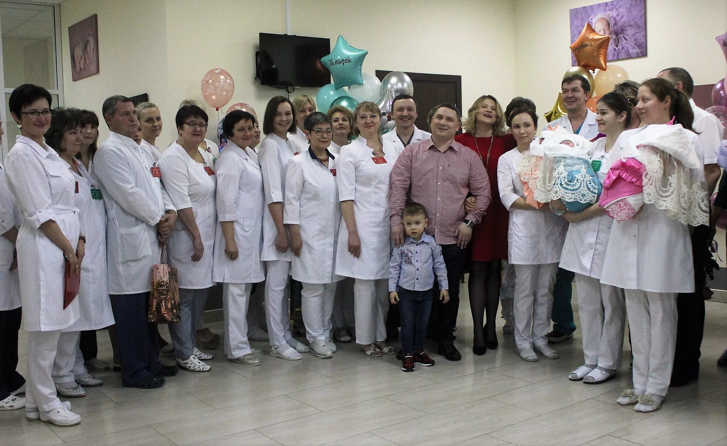 Густоварова татьяна алексеевна смоленск перинатальный центр. Перинатальный центр смоленск фот. Перинатальный центр фото врачей. Сургутский клинический перинатальный центр. Областная больница челябинск перинатальный центр.