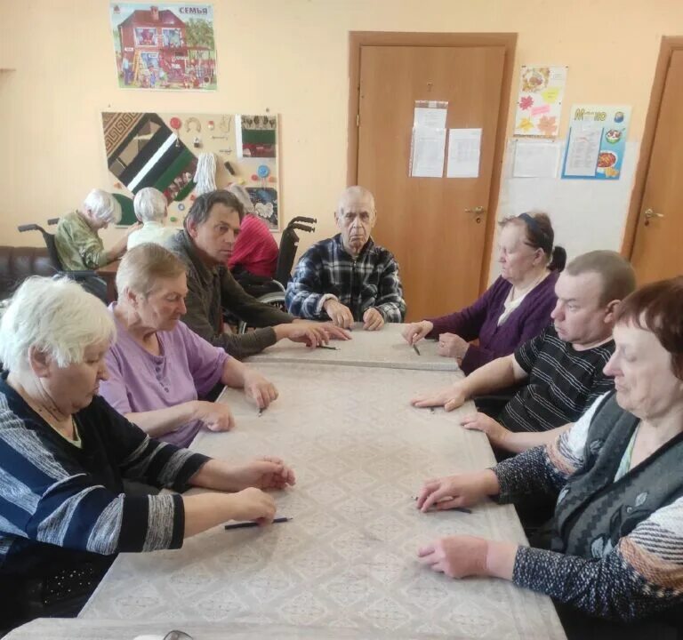 Народные песни подняли настроение подопечным Калевальского отделения временного 