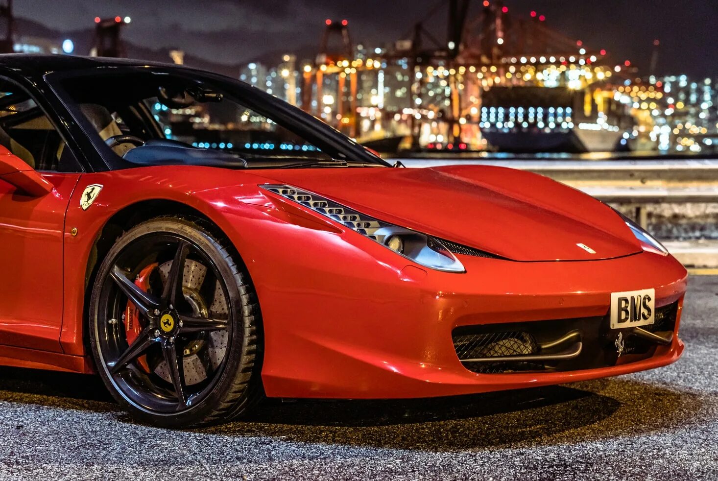 Колесо изображение. Красная феррари. Феррари 458 спайдер красный. Ferrari 458 italia red. Красные машины выбирают.