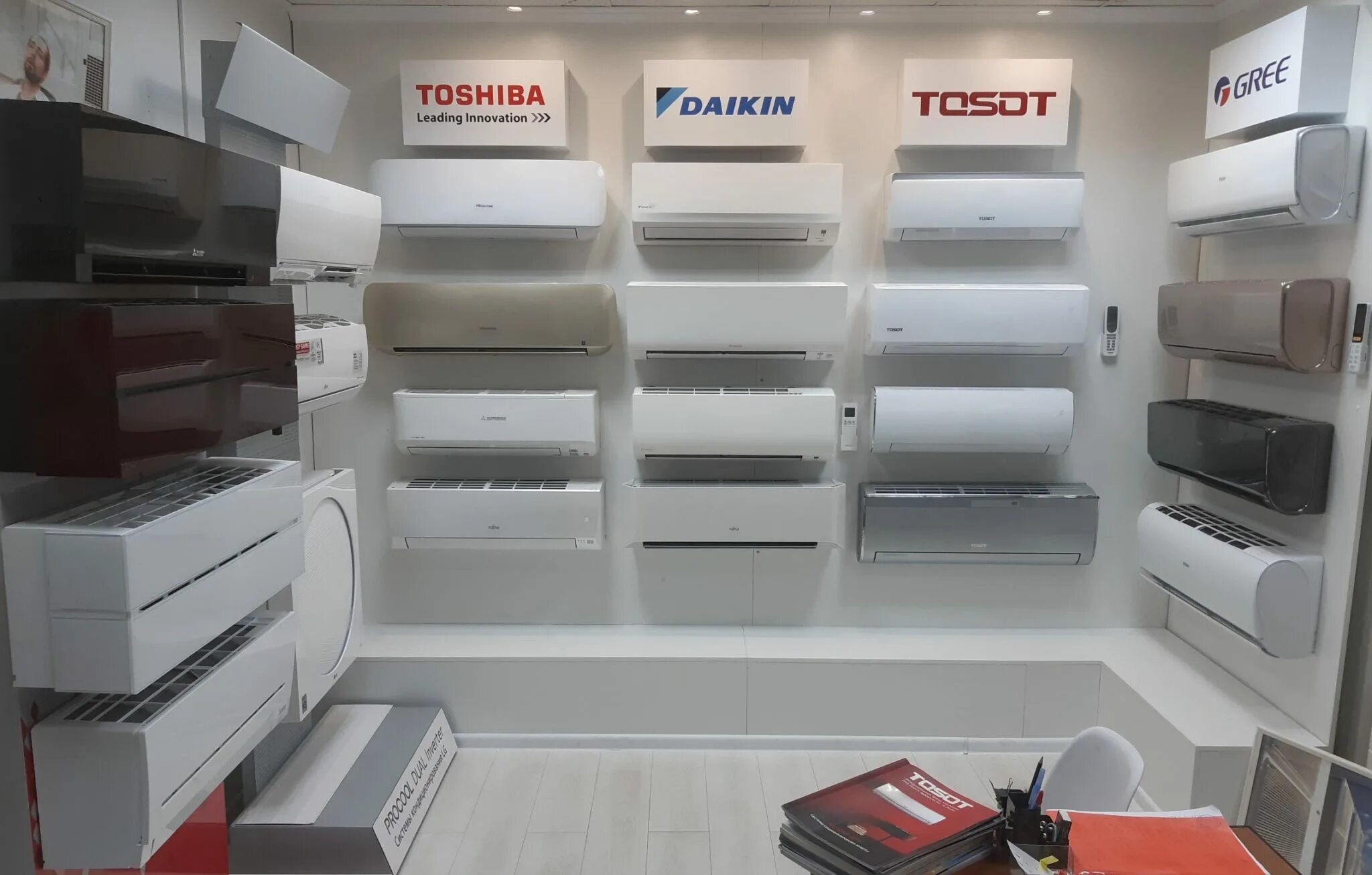 Витрина кондиционеров. Сплит опт. Склад сплит систем. Склад кондиционеров. Магазин кондиционеров.