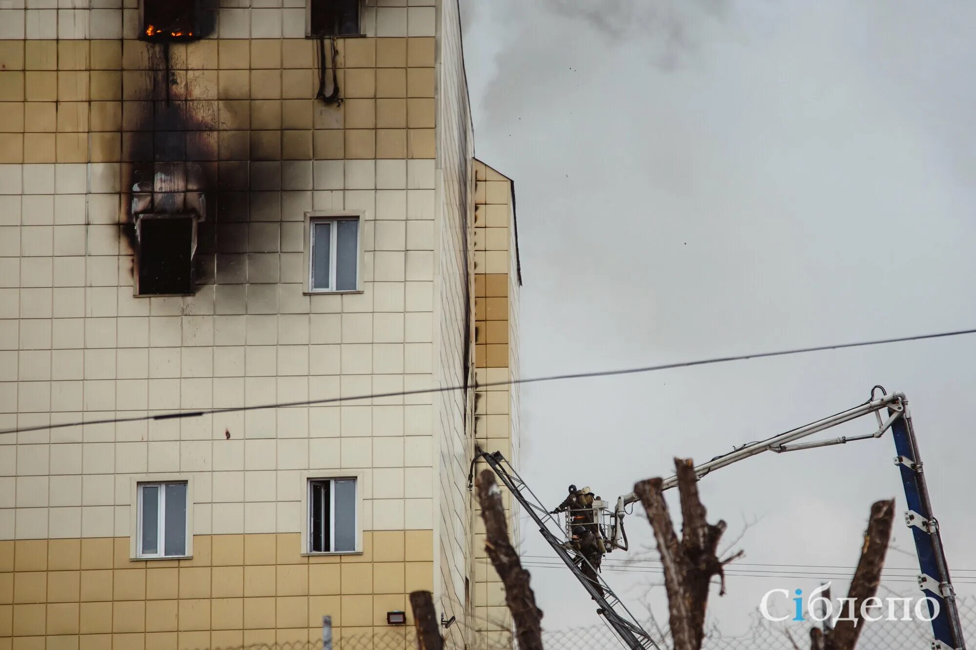 Зимняя вишня Кемерово 2018. Пожар в Кемерово в ТЦ зимняя вишня. Зимняя вишня Кемерово кадры. Пожар в торговом центре «зимняя вишня». Тц зимняя вишня кемерово когда был