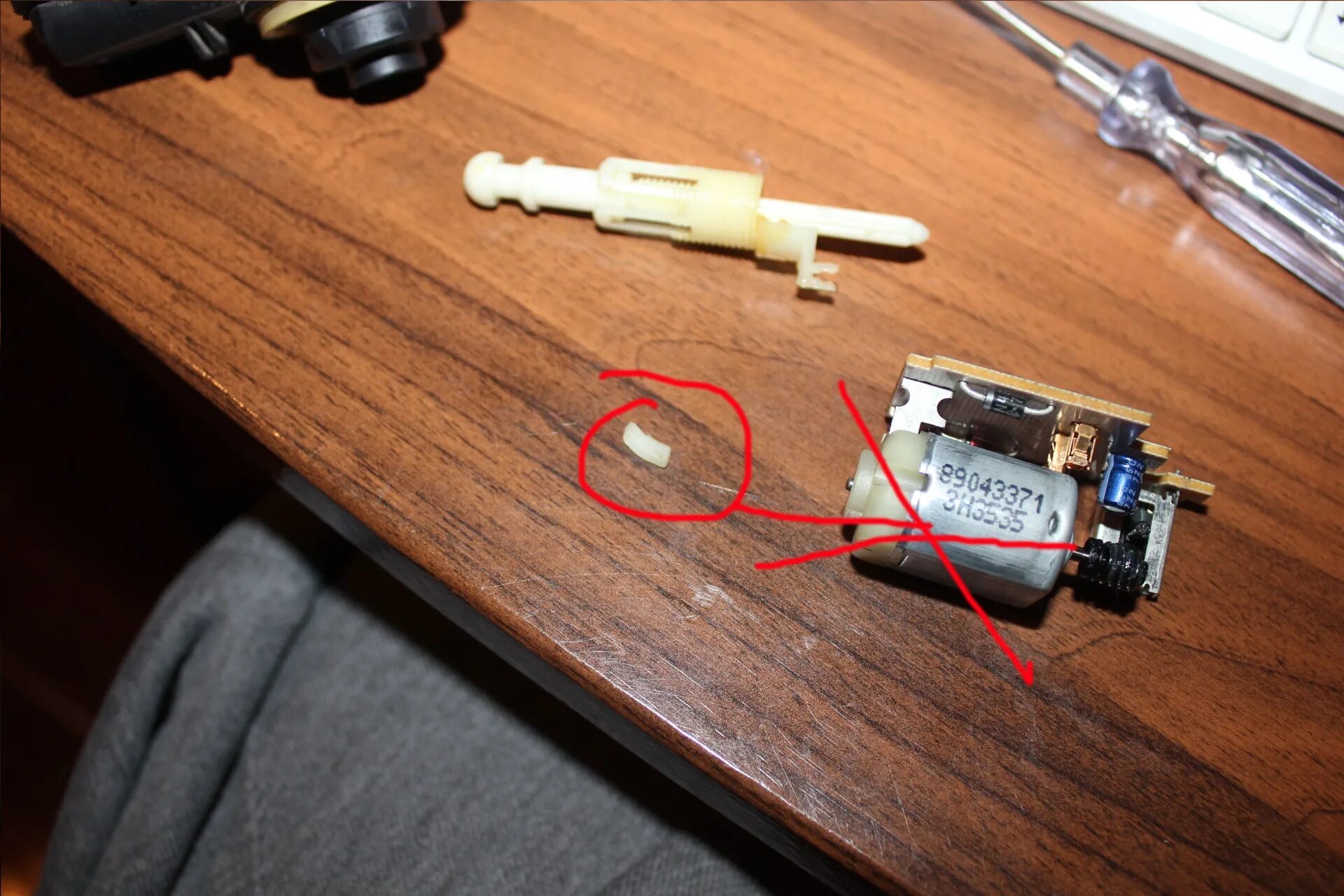 Корректор фар хонда цивик. Корректор фар приора 1. Не работает левый корректор. Корректор фар киа рио. Шевроле лачетти подсветка корректора фар.