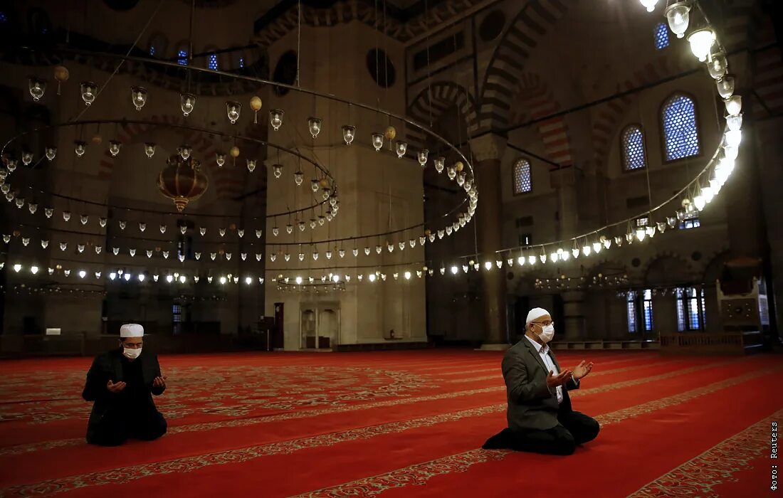 Ураза в стамбуле. Ураза байрам Иран. Религиозные праздники в Турции. Рамадан в Турции. Байрам в Турции.