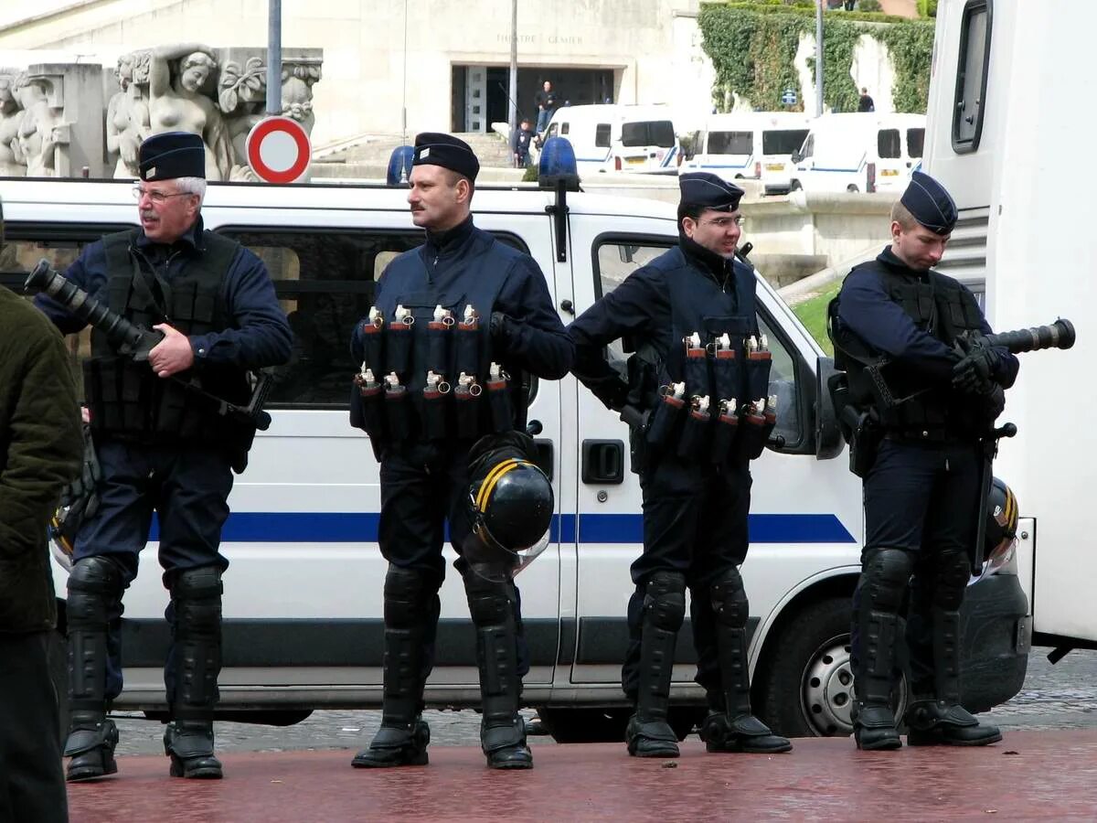 Франция полиция Gendarmerie. Полиция Румынии Jandarmerie. Парижская жандармерия. Жандармы Франции.