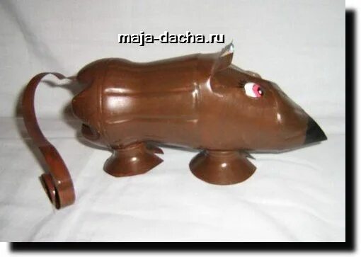 Ловушка для крыс из бутылки. Ловушка для мышей из 5 литровой бутылки. Мышь из металла. Домик для крыс из пластика. Мышь из пластиковой бутылки.