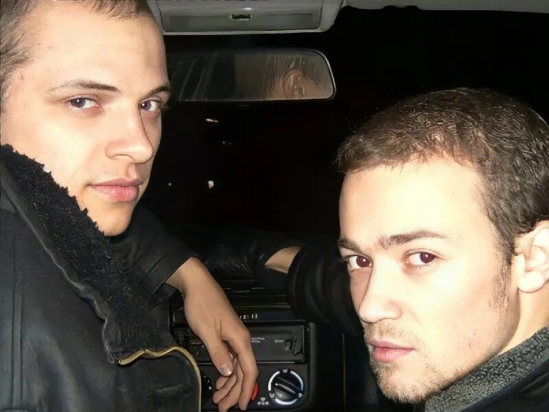 илья подстрелов и владимир панченко. фактор два лицо. фактор 2 солисты. фактор 2 вова и илья. группа фактор 2 сейчас.