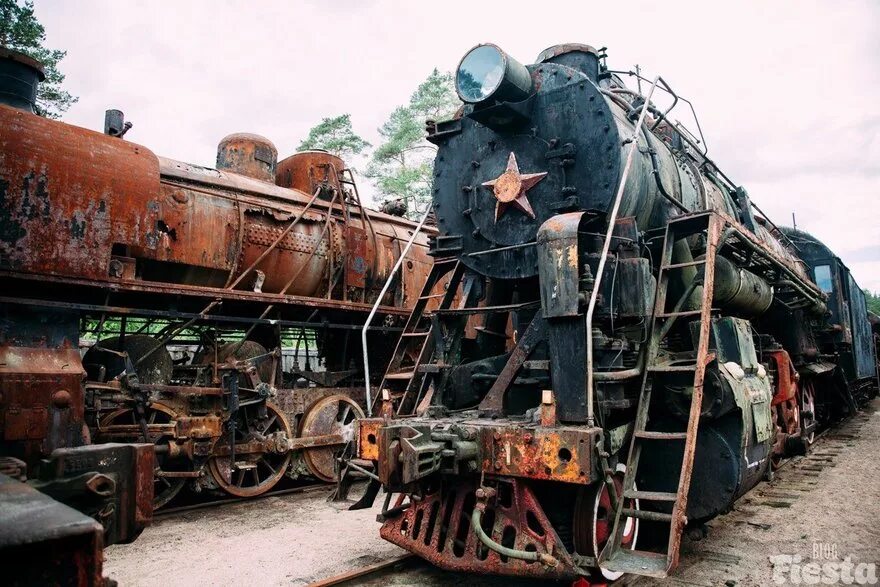Станция шумаково пермский край. Паровоз. Старые ржавые поезда. Золотой бронепоезд третьего рейха. Списанные паровозы.