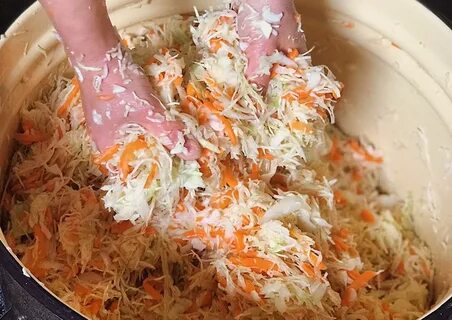 Капуста квашеная шинкованная с морковью