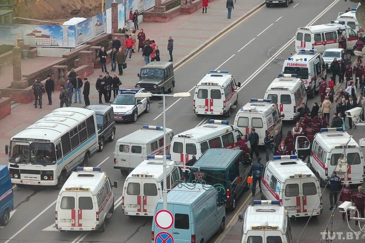 Теракт в метро минск 2011. Теракт в Минском метро 11 04 2011. Взрыв в метро в Минске 11.04.2011. 11 Апреля 2011 года теракт в Минске.