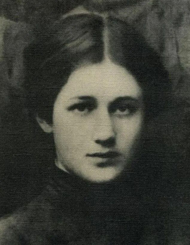 Северянин ахматова. Модильяни портрет ахматовой. Северянин ахматова. Тырса портрет анны ахматовой. Обложка книги стихов.