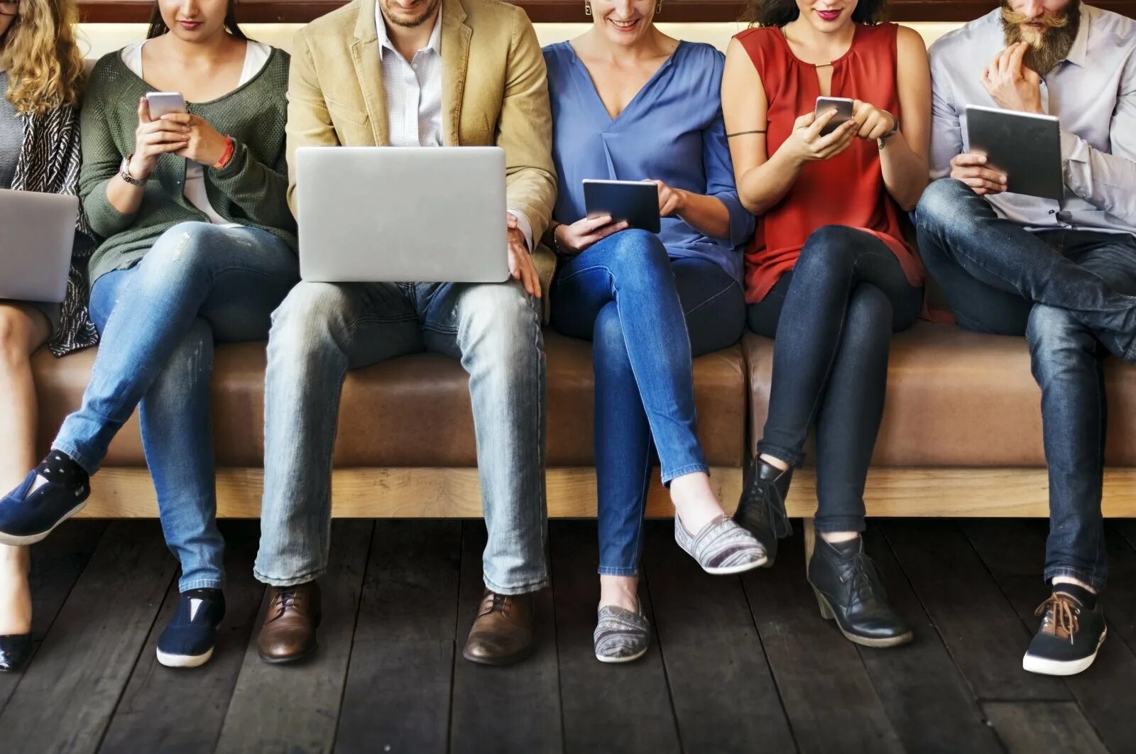 Because people need people. Человек сидит в телефоне. Люди с гаджетами. Молодежь с гаджетами. Современный человек.