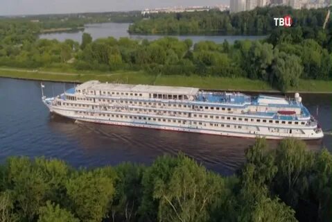 Теплоход великий