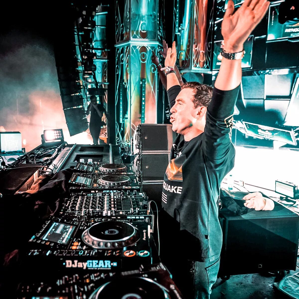 Show here. Showtek fts. Justin bieber popstar. Show here. Show here.