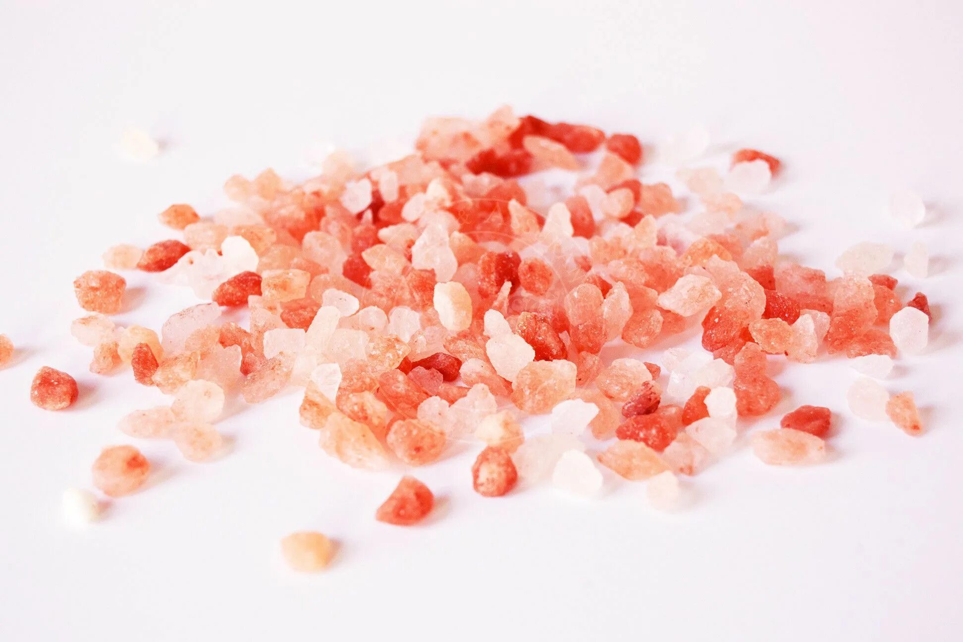 Прозрачная ли соль. Розовая гималайская соль. Кристаллы калийной соли. Гималайская кристаллическая соль. Соль Himalaya.