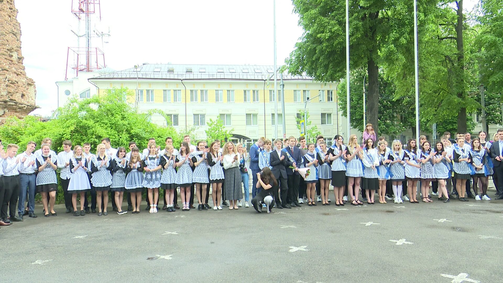 Школа 13 новости. Школа 104 Воронеж. Школа 104 Воронеж линейка. Школа 104 Воронеж выпускной. 13 Школа города Воронежа.