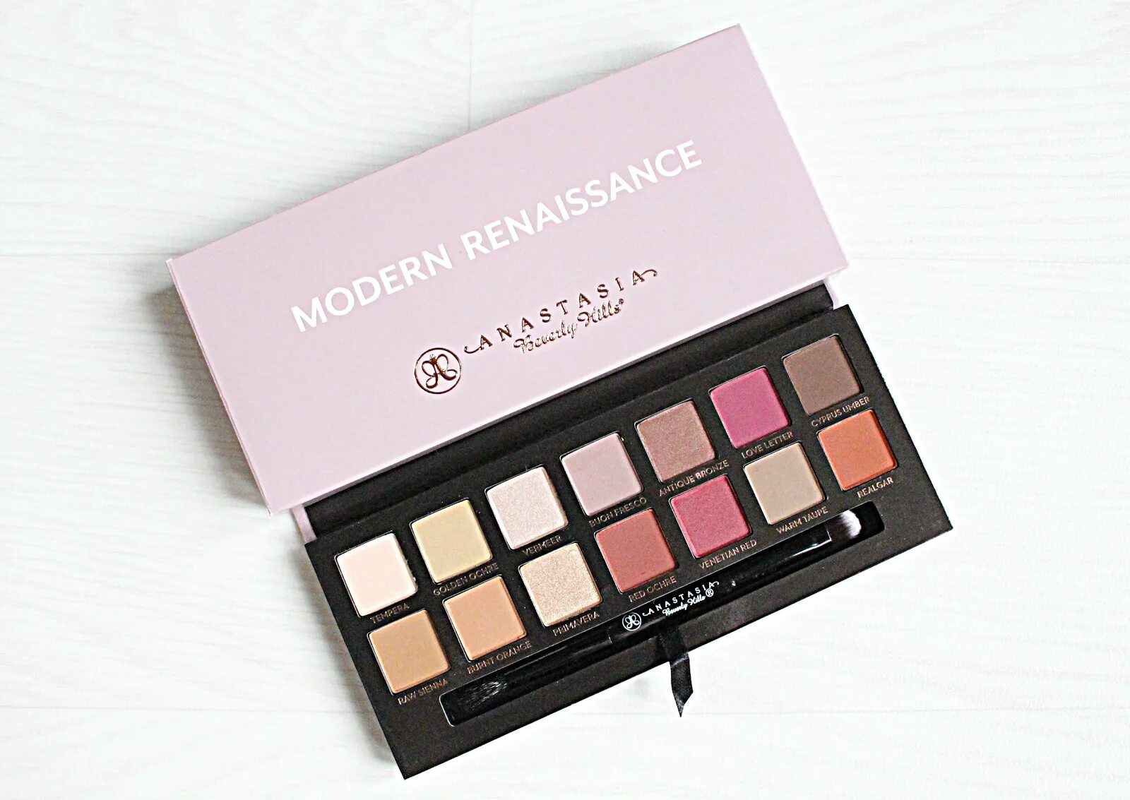 Modern renaissance. Anastasia beverly hills modern renaissance. abh modern renaissance. modern renaissance eyeshadow.