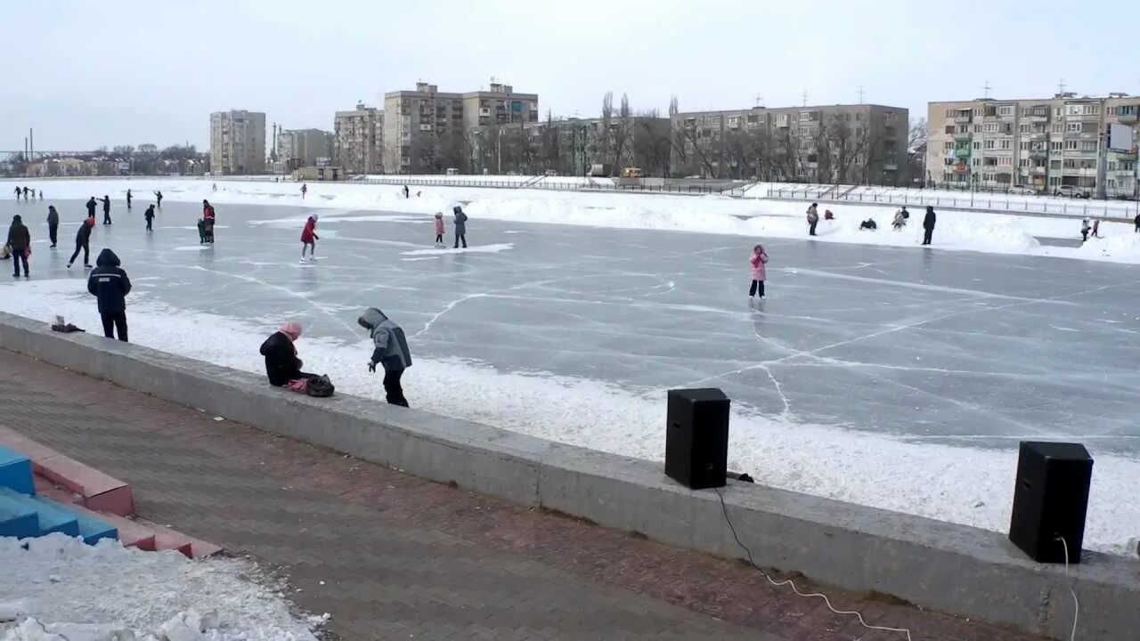 Лебединое озеро Астрахань каток. Каток на эллинге Астрахань. Каток в Кремле Астрахань. Ледовый каток астрахань