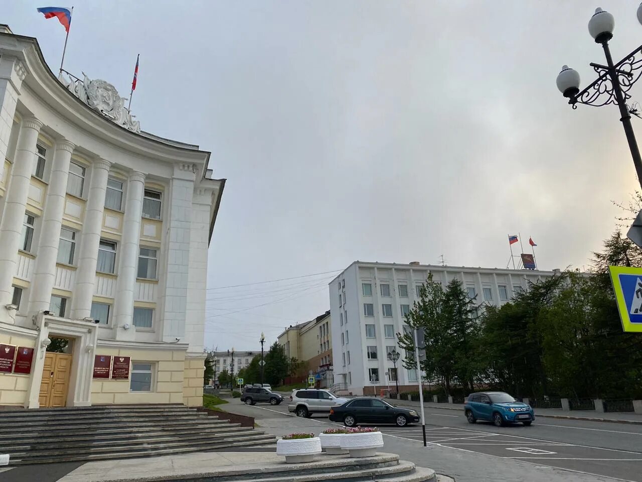 Старнет магадан. Здание правительства магаданской области. магадан областная администрация. правительство магаданской области горького 6. дом советов магадан.
