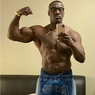 Shannon Sharpe de m s de 50 a os y en la Mejor Forma de Su Vida.