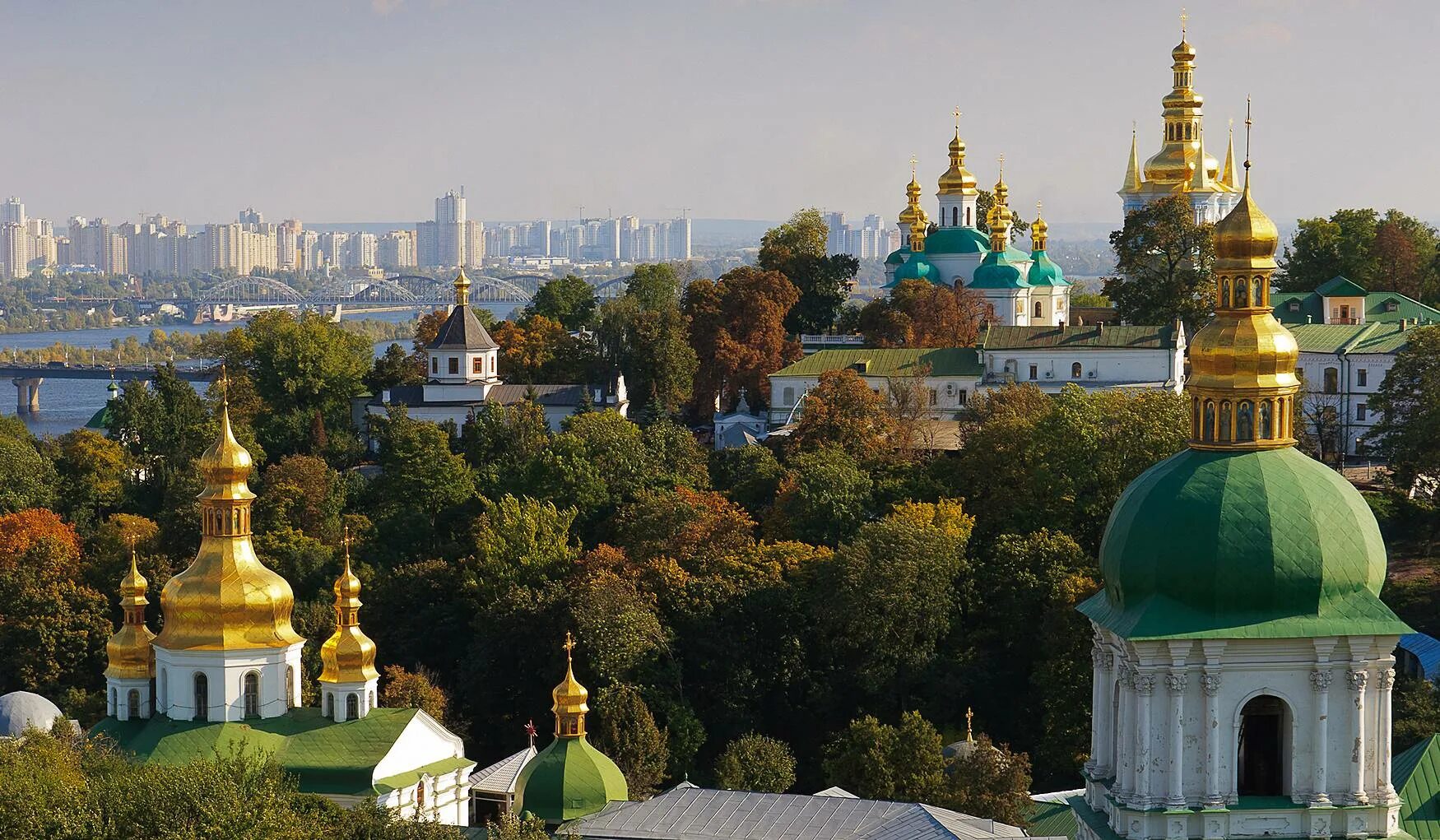 Киево печерская лавра нижний храм. Киево печерский монастырь в киеве. Киево печерская лавра монастырь. Киево-печерская лавра. Киево-печерская лавра монахи.