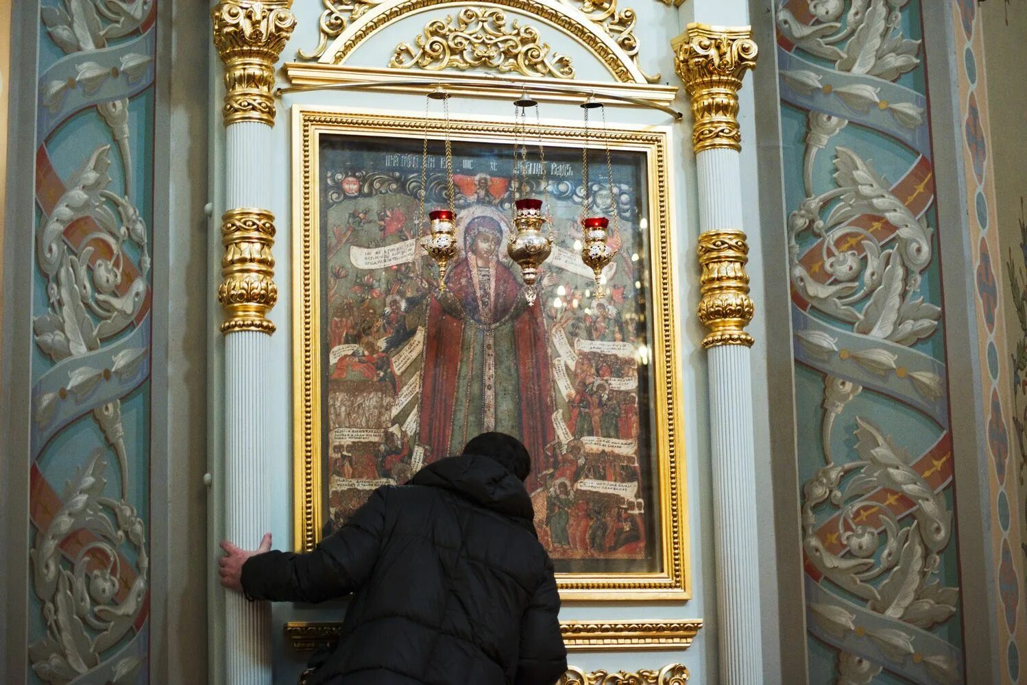 Икона богородицы всех скорбящих радость на ордынке. Икона всех скорбящих радость фото. Икона скорбящих радость свияжск. Икона скорбящих радость свияжск. Икона всех скорбящих радость в свияжске.