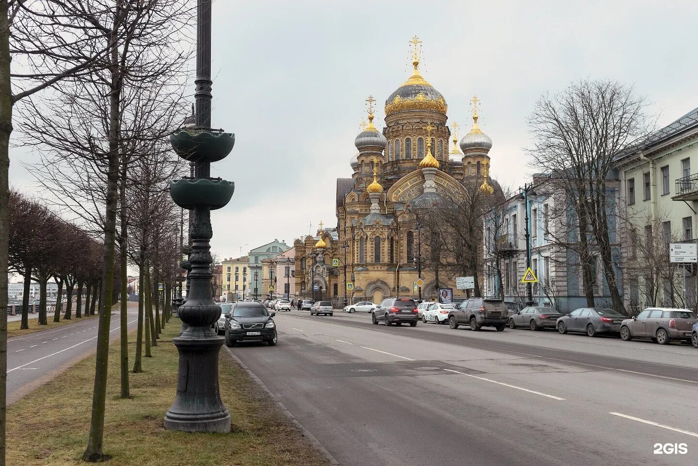 Оптинское подворье в петербурге. Подворье Оптиной пустыни в Санкт-Петербурге. Подворье Оптиной пустыни на набережной лейтенанта Шмидта. СПБ Успенское подворье Оптиной пустыни. Успенское подворье мужской монастырь.