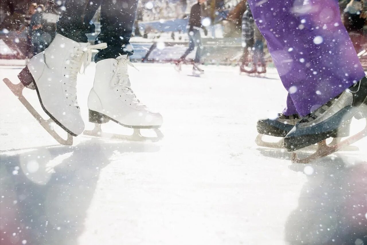 Лед коньки каток. Каток Балтика Калининград. Керчь Ледовый каток Ice Park. Катание на коньках. Каток коньки.