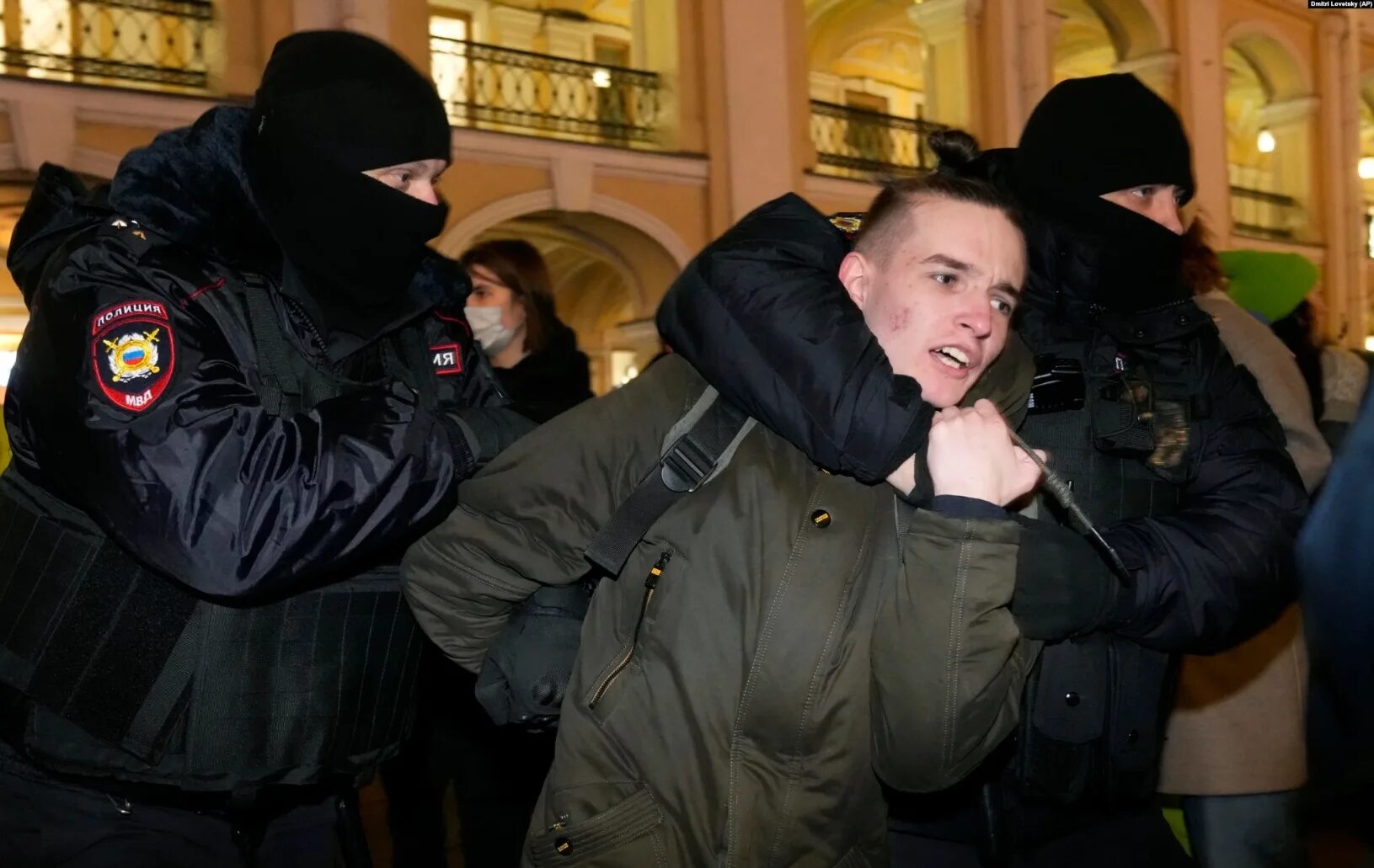 Полиция Москвы. Протесты в Москве. Акции протеста в Санкт-Петербурге. Новости читать украина и россия