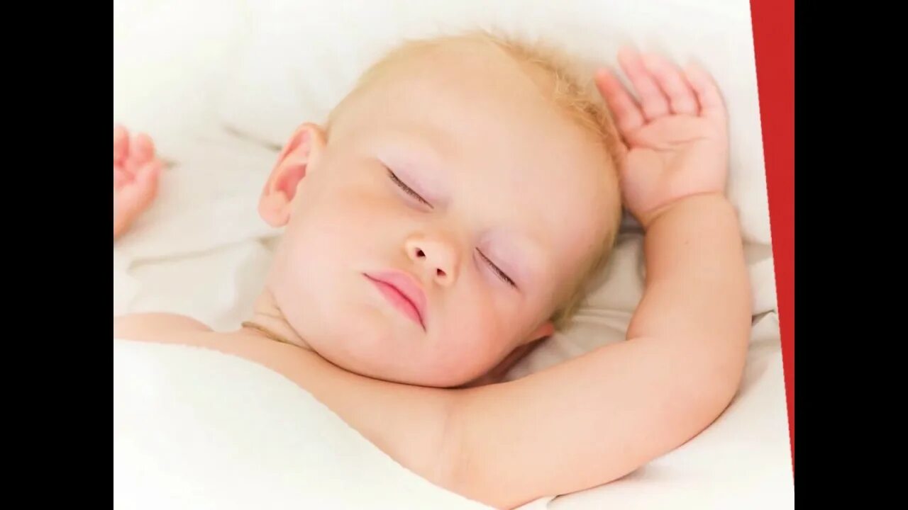 Красивые младенцы. Спокойный новорожденный. Какие малыши спокойные. Младенец улыбается. Маленькие детки.