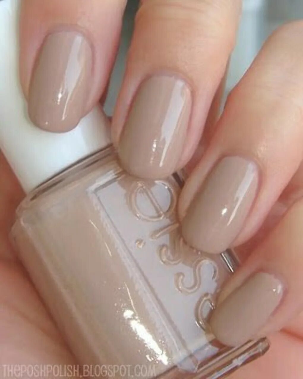 Плотный лак. Essie Sand Tropez. Essie лак нюдовый. Orly нюдовый. Лак Essie полупрозрачный.