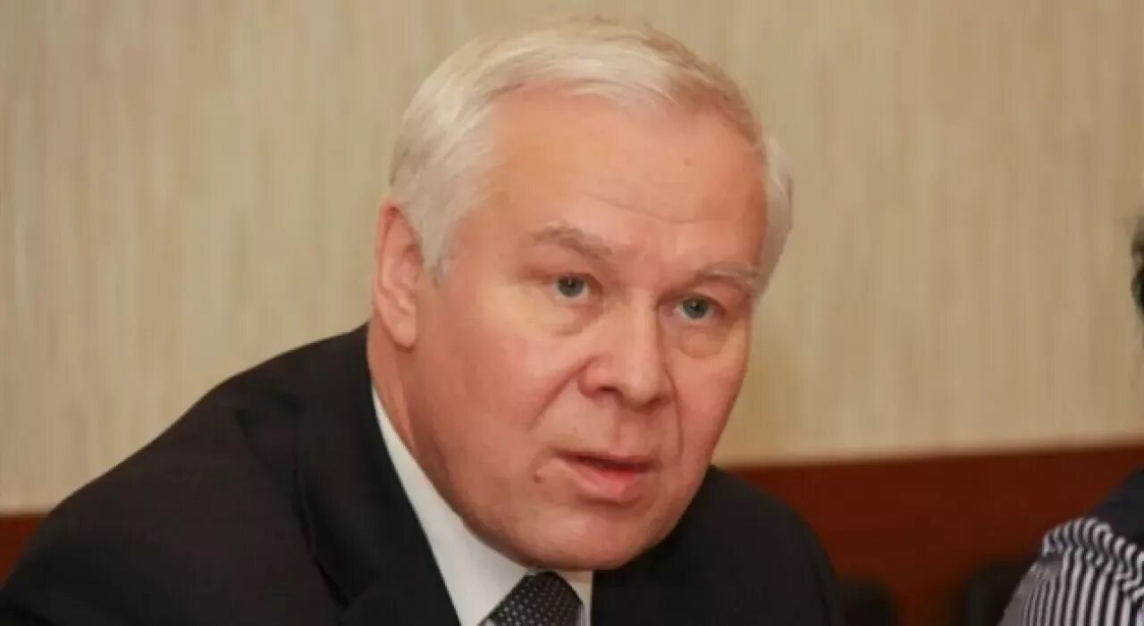 Мурманску 106 лет. Дубовой мурманск. Председатель мурманской областной думы. Мурманску 106 лет. Фото депутатов.