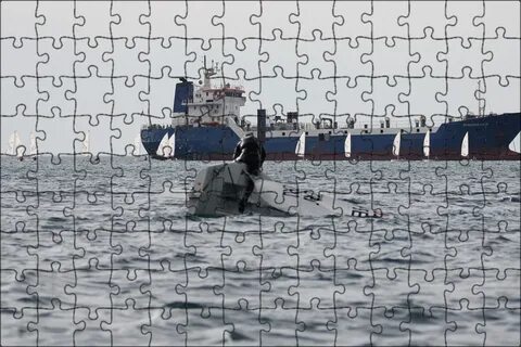 С корабля на берег надо одновременно перевезти