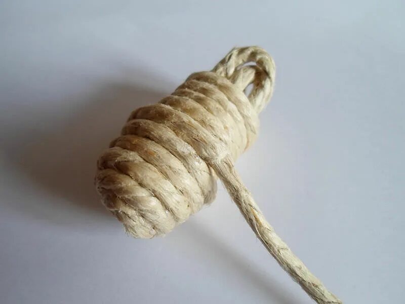 веревочные игрушки для собак своими руками. игрушка для собаки из веревки своими руками. игрушки для собак из джута. канат для собак. игрушка для кота из бечевки.