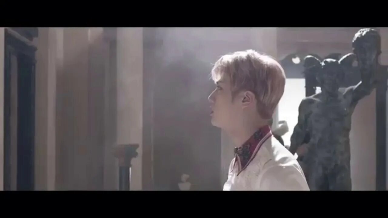 The way of the tears speed up. BTS Blood Sweat and tears. Blood Sweat and tears скульптура. Клип BTS Blood Sweat. БТС кровь пот и слезы статуя.