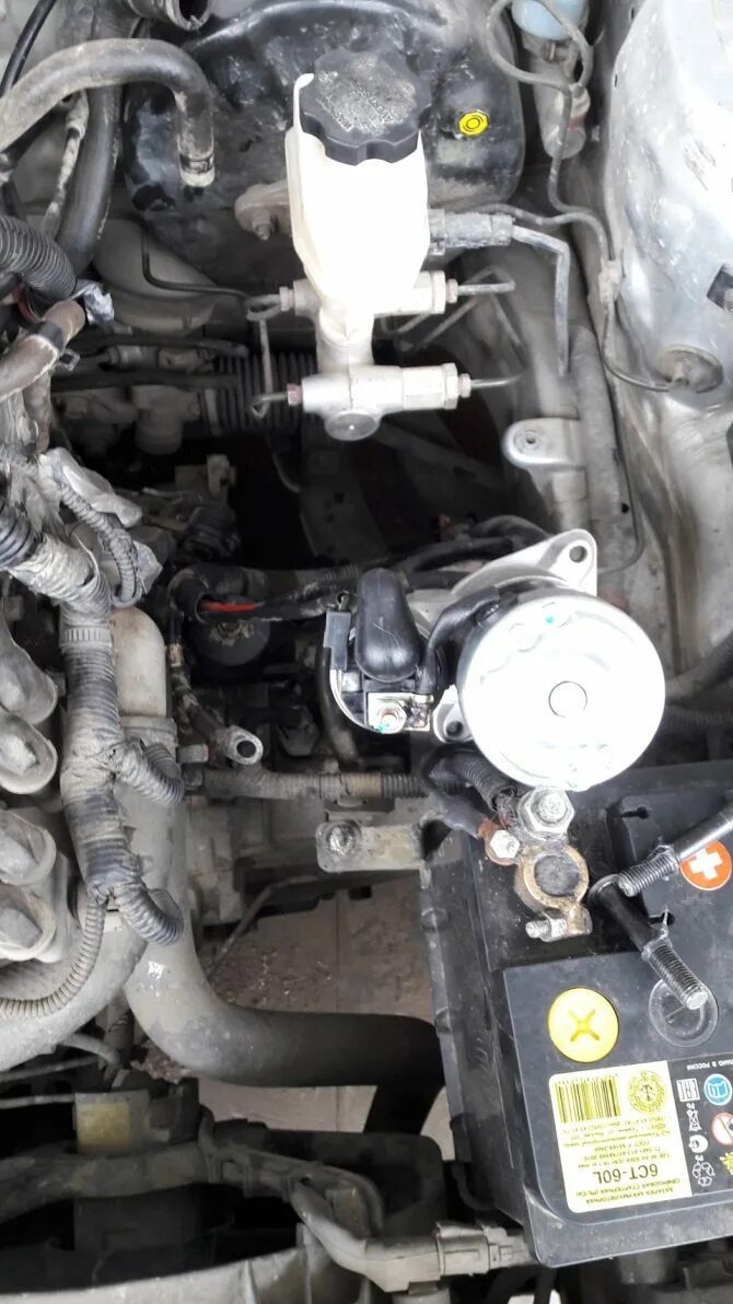 Стартер hyundai accent тагаз расположение. Стартер hyundai accent тагаз расположение. Где находится стартер акцент. Снятие стартера хендай акцент. Где стоит стартер hyundai accent.