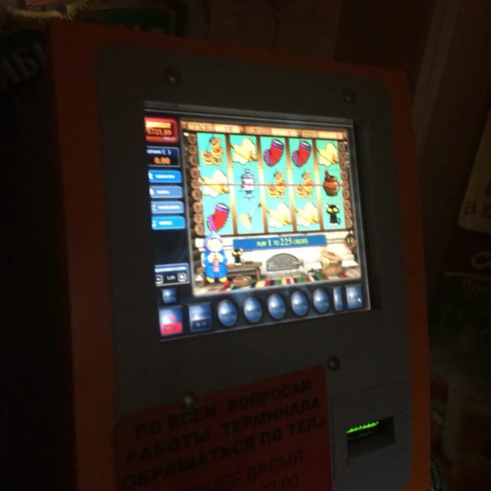 У игрового автомата есть зацепки кролика. Вексельный автомат. Вексельная система игровые автоматы. Зал игровых автоматов победа. Игровые автоматы законно ли это.