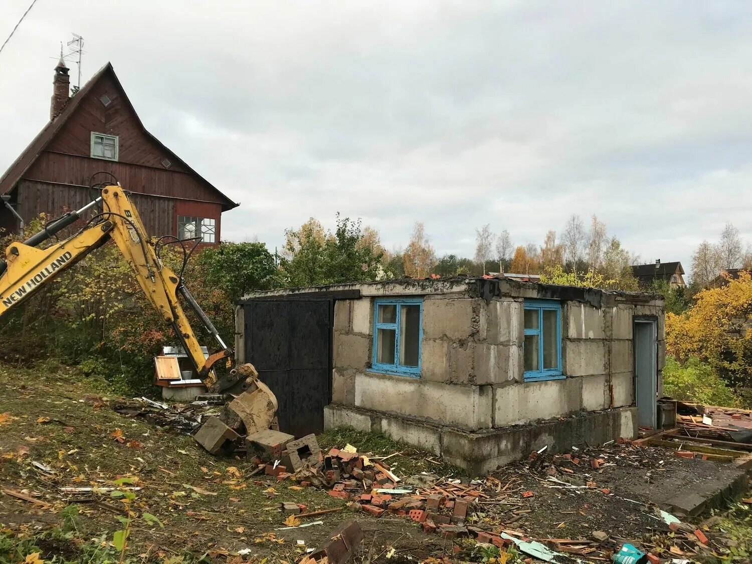 Разборка домов. Демонтаж домов. Демонтаж садовых домиков. Слом домов. Демонтаж дачного дома.