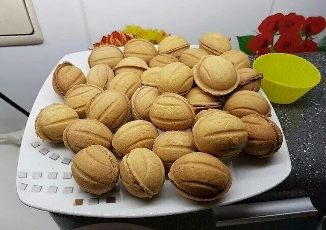 Орешки со сгущенкой на маргарине. Орешки со сгущенкой в редмонд. Орехи со сгущенкой. Орешки со сгущенкой на маргарине. Шарлиз орешки со сгущенкой.