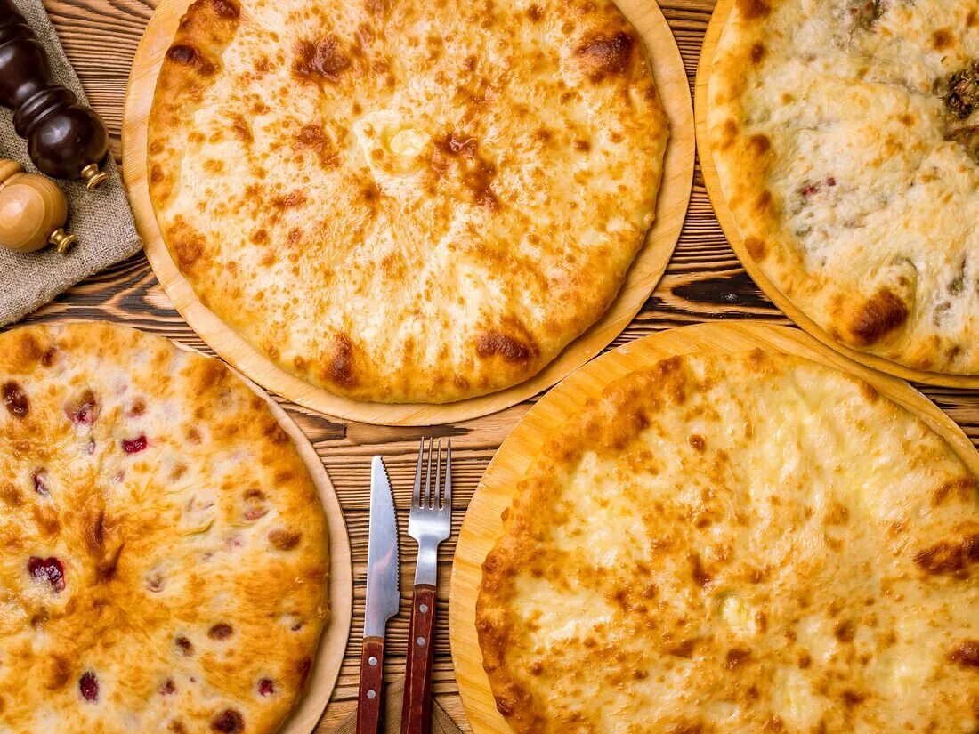 Осетинские пироги. Фыдчин осетинский. Осетинские пироги москва с доставкой рядом. Осетинский пирог с капустой. Пирог с картошкой и сыром.