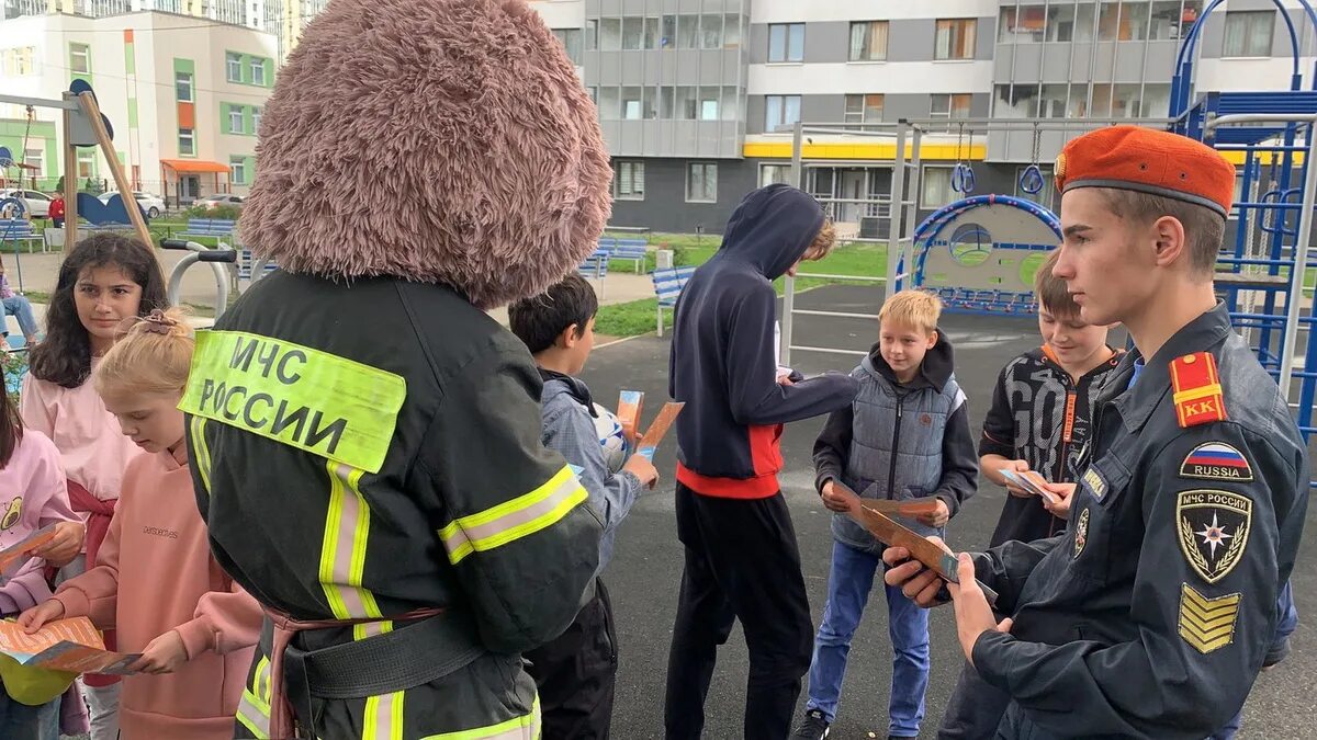 Сквер пожарных и спасателей. Парк пожарных мероприятия. В память о пожарном. Парк мчс спб. Работа пожарных.
