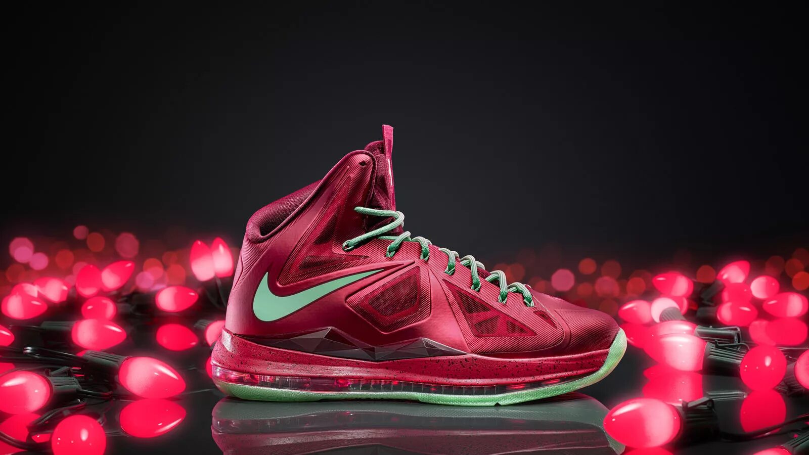 Яркие найки. Nike кроссовки LEBRON 10. Nike LEBRON 19 Christmas. Nike LEBRON 8 Christmas. Nike LEBRON 20.