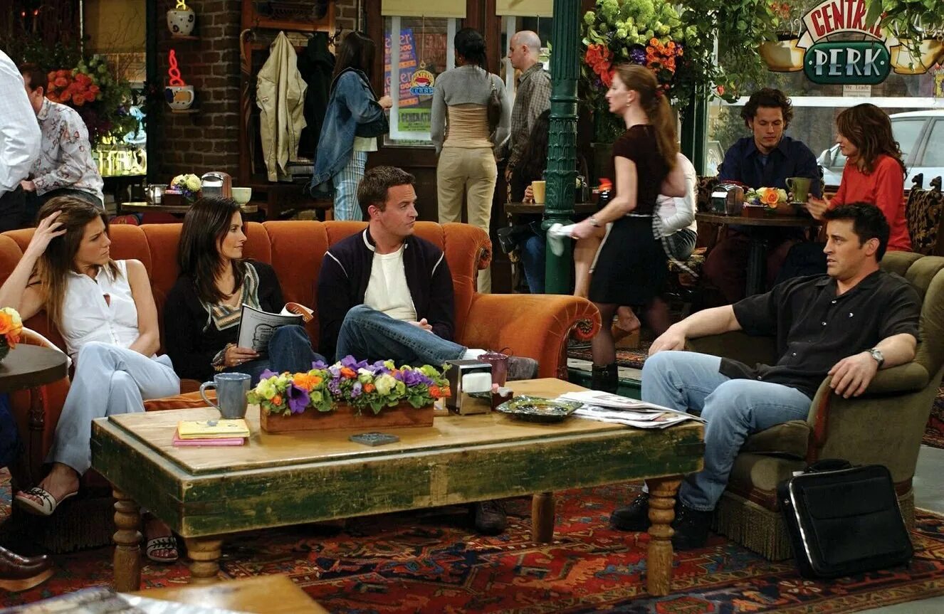 Central Perk кофейня друзья. Друзья диван в кафе Central Perk.