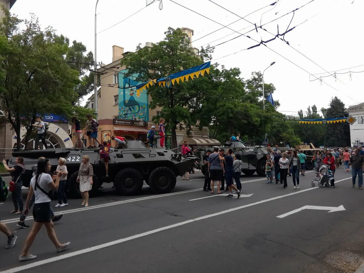 Мариуполь сегодня сколько. Мариуполь центр города. Центр Мариуполя сейчас. День освбождени ямариуполя. Мариуполь сейчас.