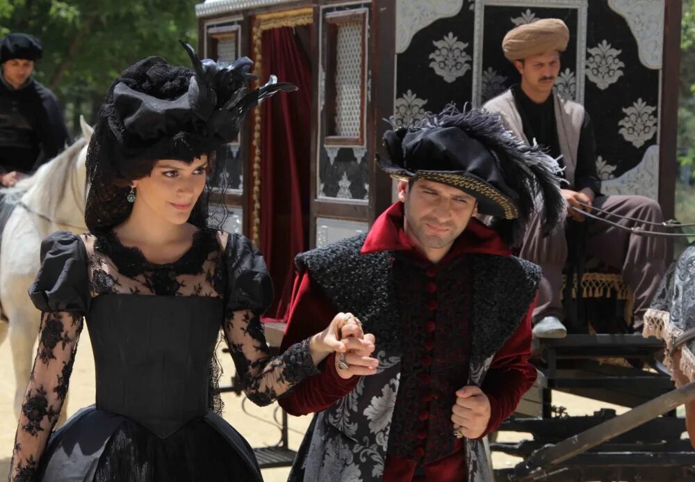 Бергюзар корель моника гритти. Ходченкова кровавая леди батори. Бергюзар корель великолепный век. Донна грация мендес великолепный век. Бергюзар корель моника гритти.