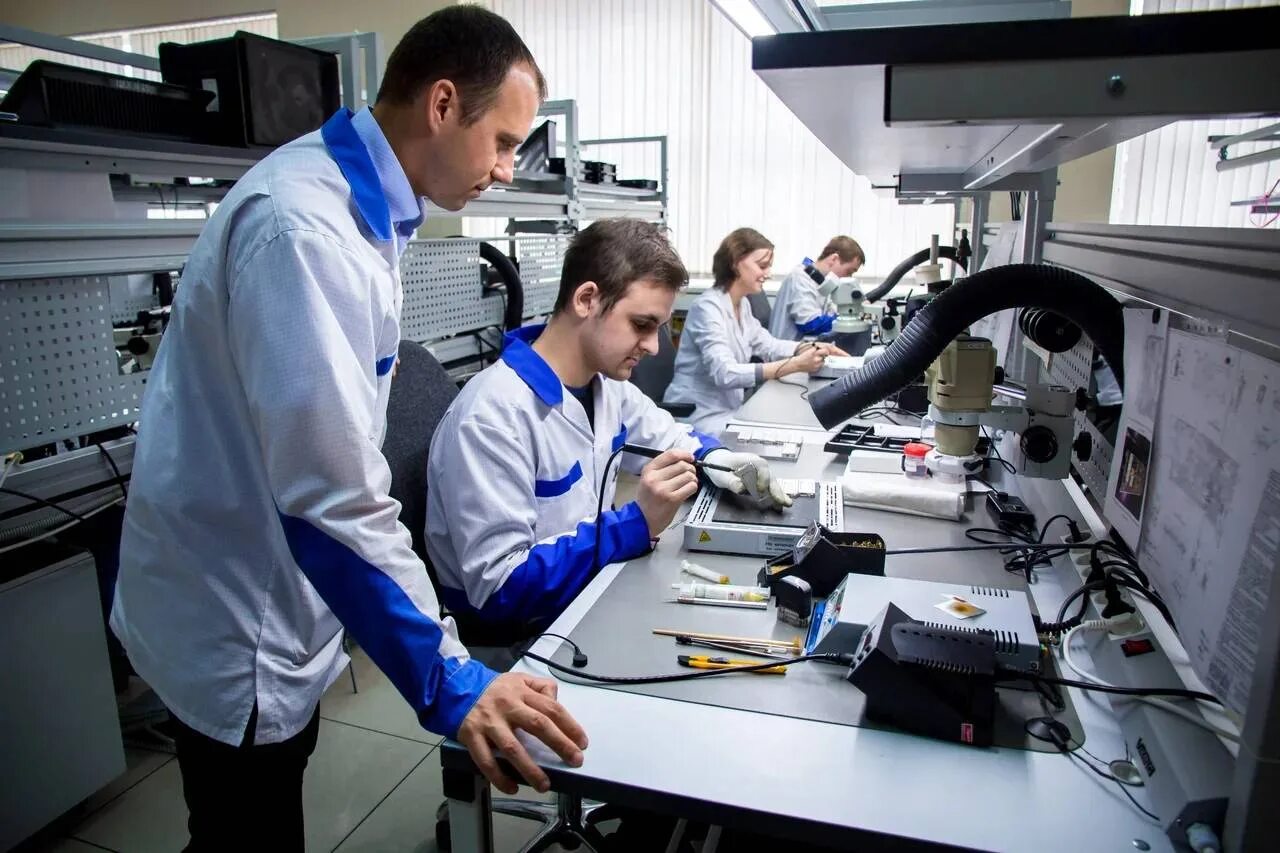 Монтажник радиоэлектронной аппаратуры и приборов. Инженер электронщик. Разработчик интернета вещей. Инженерия. Инженеры будущего.
